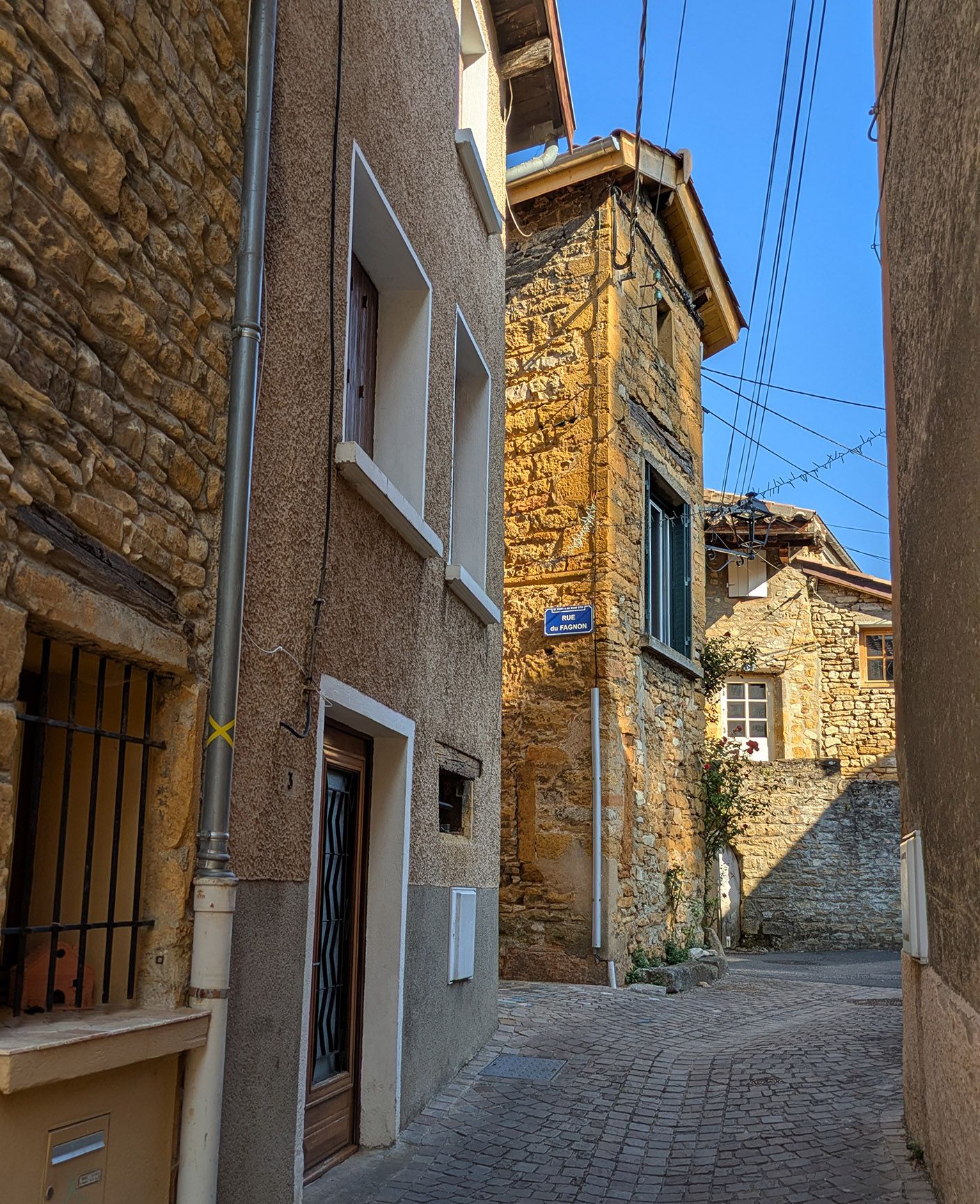 L'impasse en pierre du village